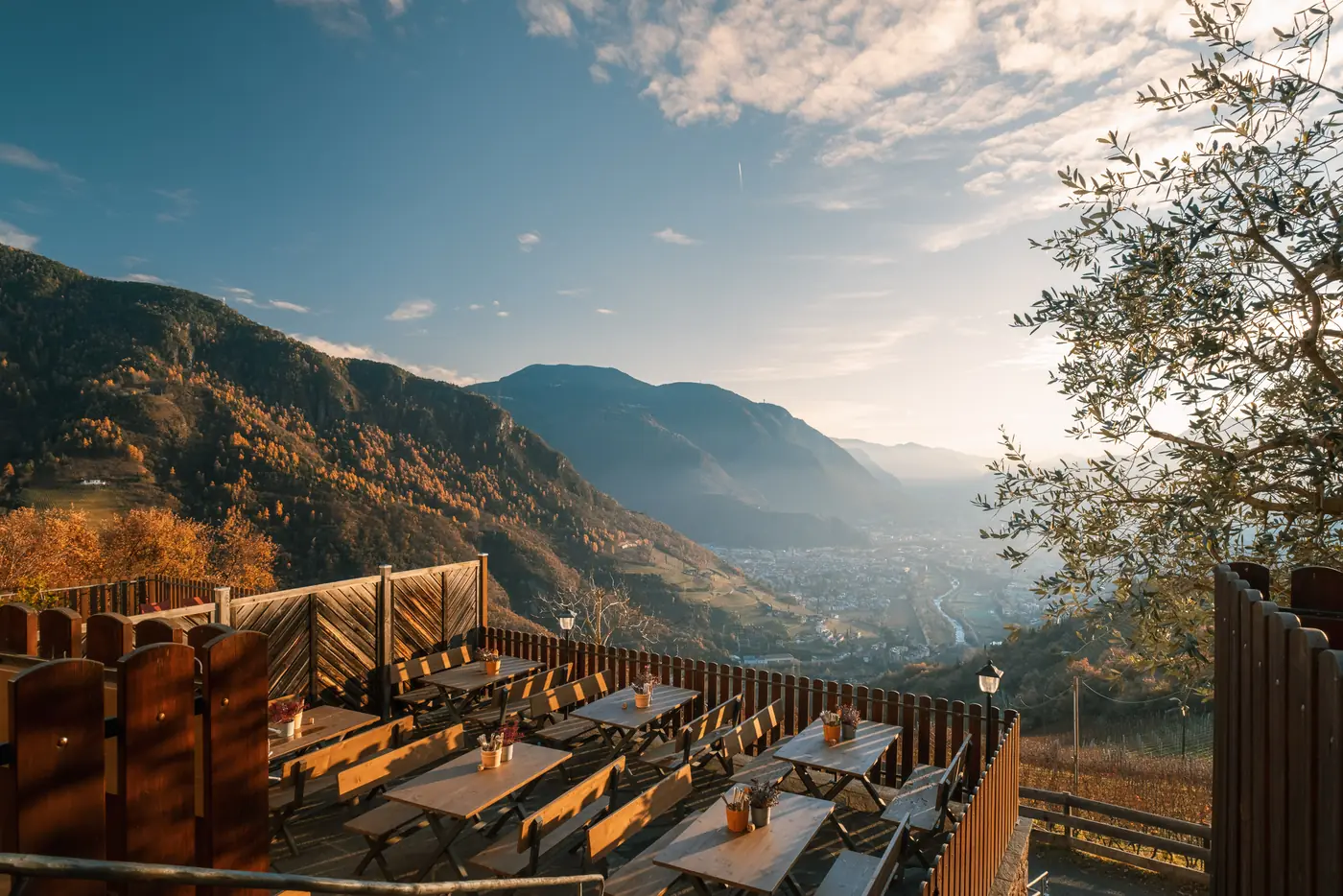Herbstabend auf der Terrasse des Gasthaus Rafenstein über Bozen