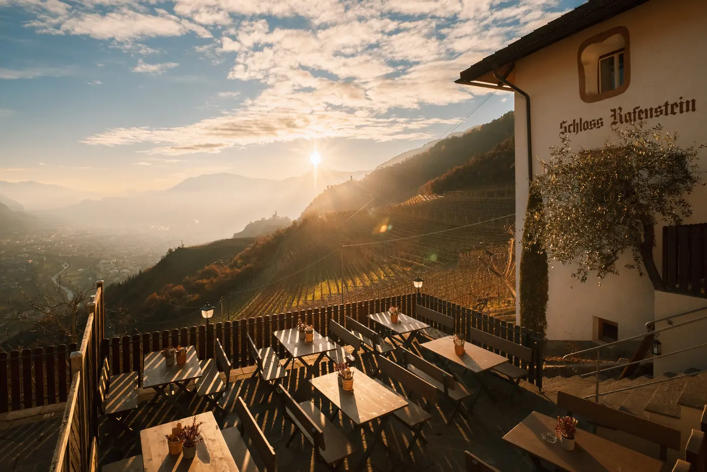 Panorama Terrasse abends Gasthaus Rafenstein